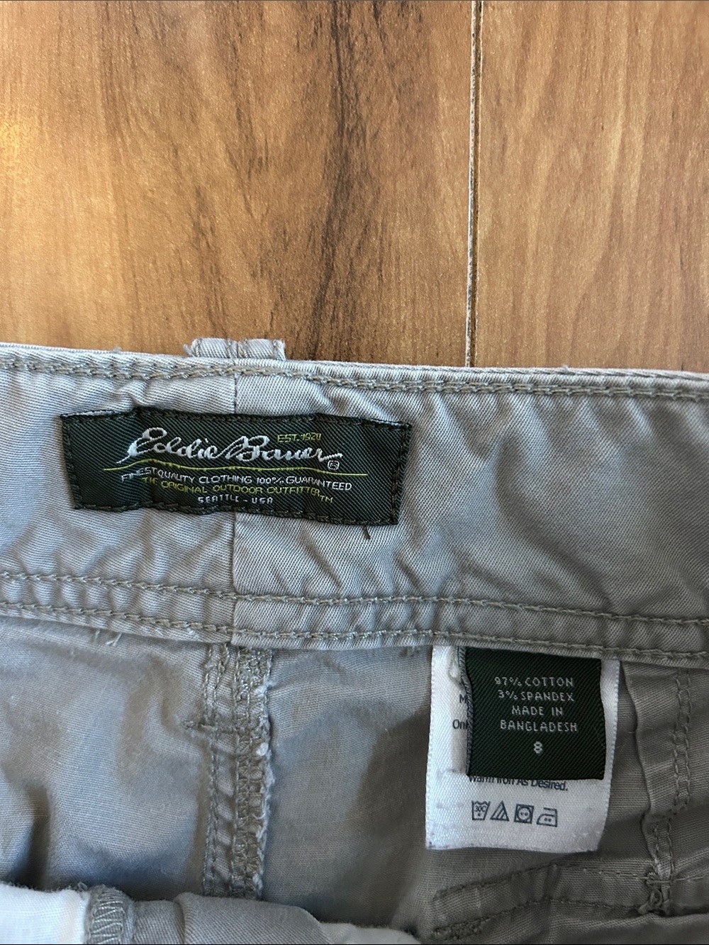Eddie Bauer cotton khaki shorts - vintage - Picture 2 of 4